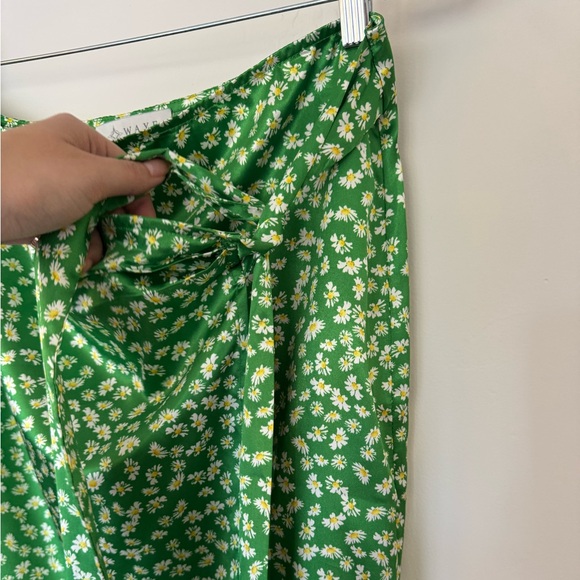 Wayf Green Daisy Print Blouse - Picture 5 of 6